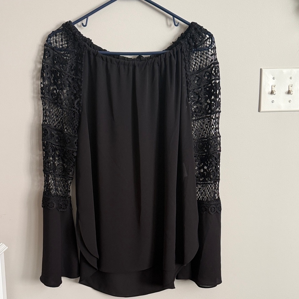Gibson Latimer Black Off-Shoulder Blouse with Lace Sleeves